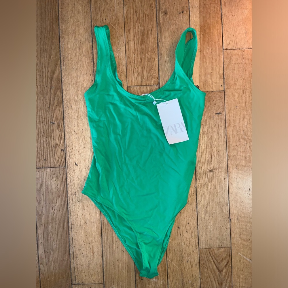 NWT green Zara bodysuit